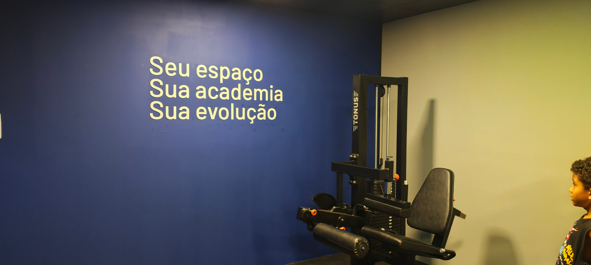 Equipamentos profissionais instalados na academia condominial